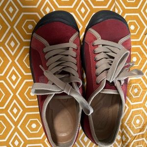 Keen everyday sneakers or shoes.
